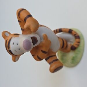 Disney Winnie The Pooh - Tigger Ceramic Figurine Huggerific Disney